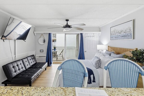 Smart TV - The Shore Thing Studio-Steps to the Beach! (Orange Beach)