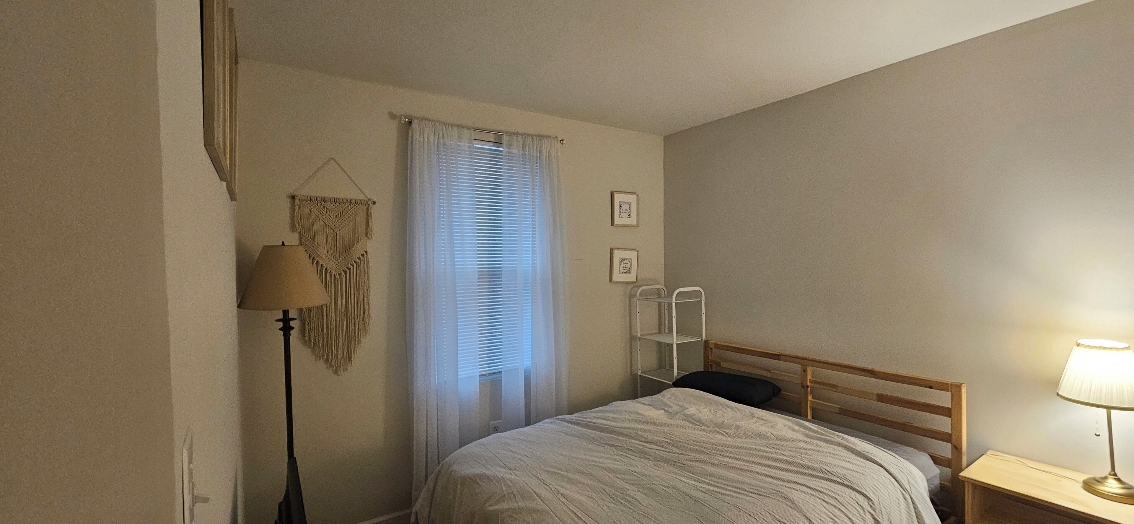 1 habitación, tabla de planchar con plancha, internet y ropa de cama 