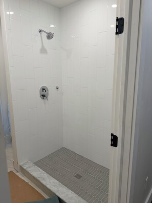 Shower, hair dryer, towels, soap - Brand New Richards Ave Retreat House/0.5 miles to CASV/sleeps up to 16 (Oneonta)