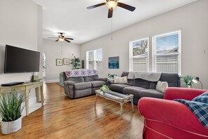 Smart TV - The Lilly June Cottage (Copperhill)