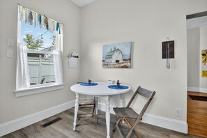 Dining - The Lilly June Cottage (Copperhill)