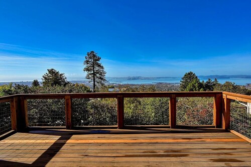 Cozy Berkeley Hills Home with Stunning Views