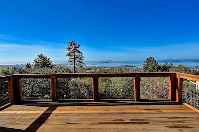 Cozy Berkeley Hills Home with Stunning Views