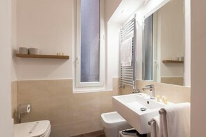 Bathroom - Popolo & Flaminio Rooms (Rome)