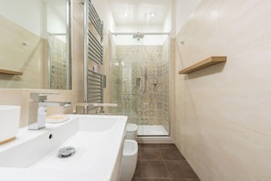 Bathroom - Popolo & Flaminio Rooms (Rome)