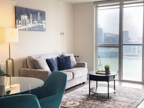 Unclassified image, 2 of 7, button