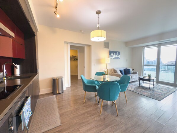 Unclassified image, 1 of 7, button