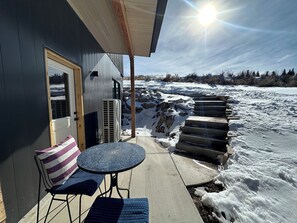 Outdoor dining - Silver Sage Suite – A Quiet, Modern Mountain Stay (Park City)