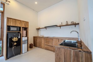 Villa, 3 Bedrooms, Private Pool, Ocean View | Private kitchen | Fridge, microwave - Diamond Hill Komodo (Labuan Bajo)