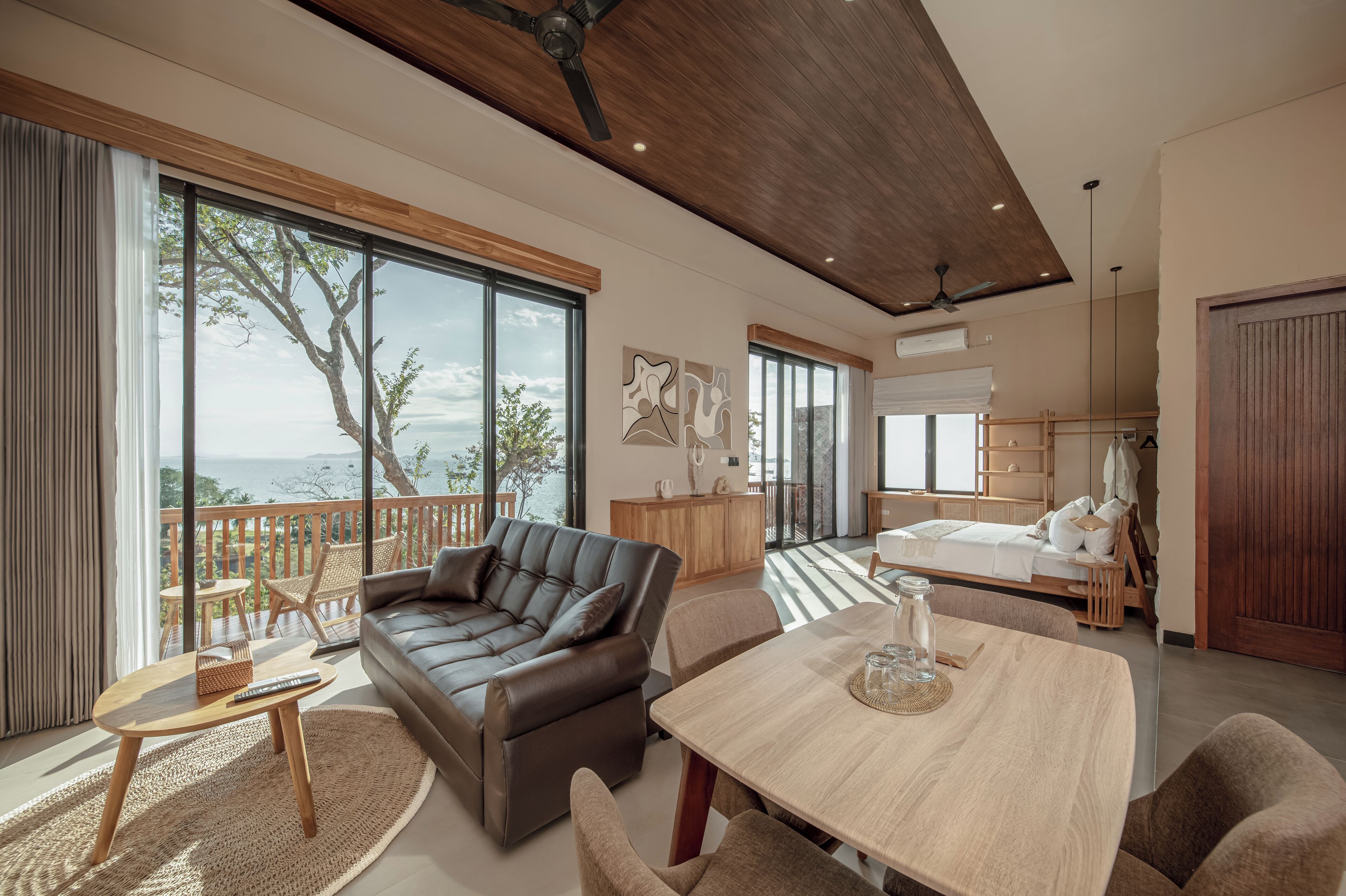 Comfort Room, Balcony, Ocean View | Living area