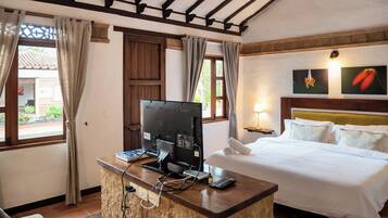 Suite Deluxe, vistes a la piscina | Wifi gratuïta