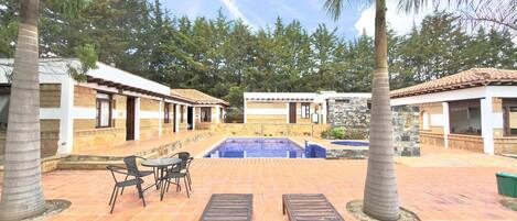 15 kolam renang terbuka