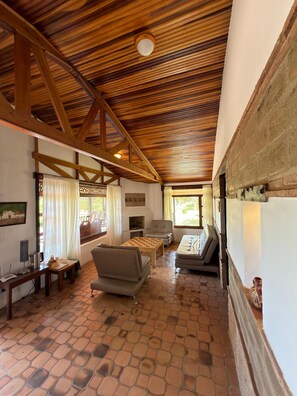 Economy Double Room | Living area