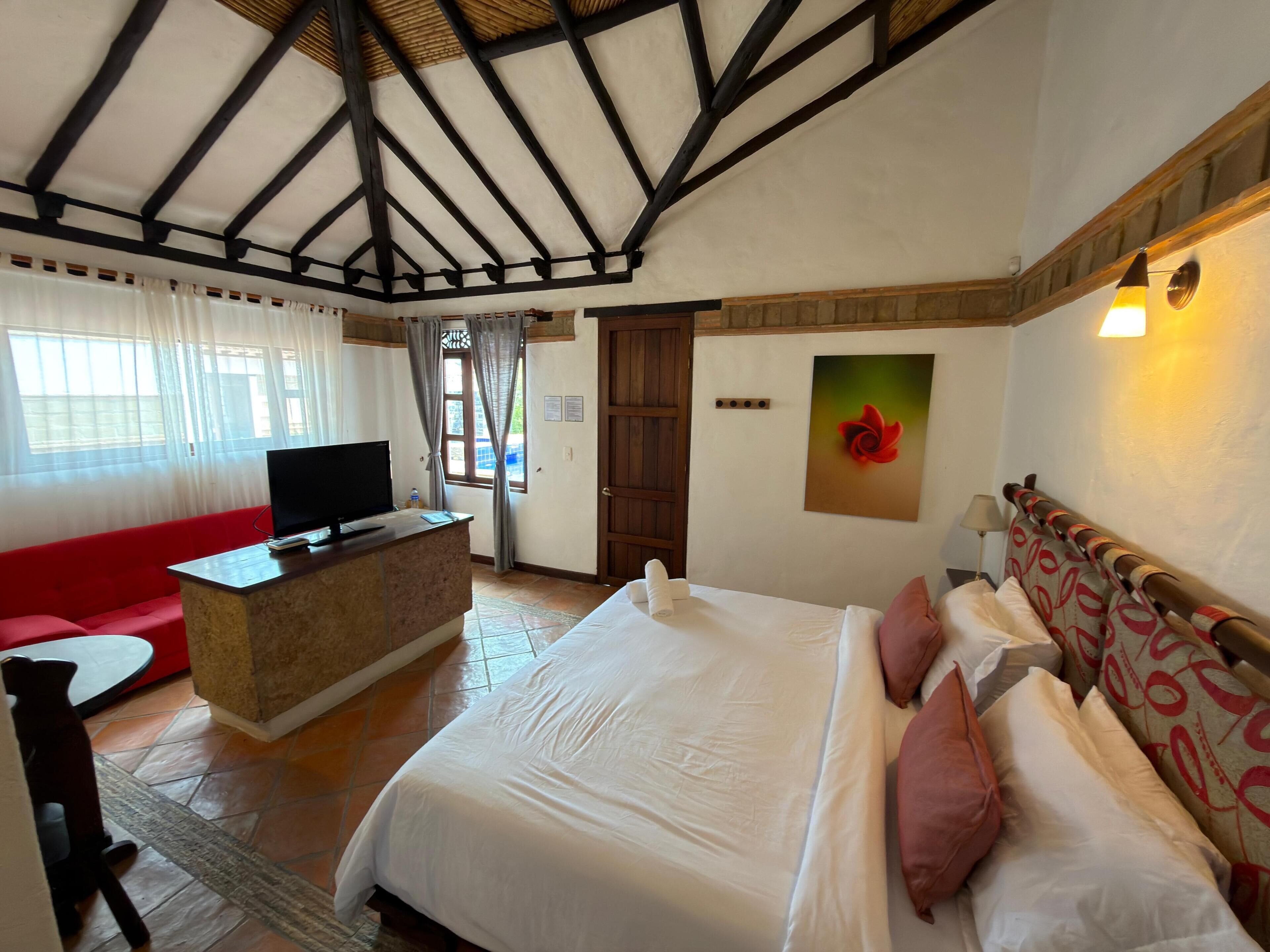 Suite, vistas a la piscina | Wifi gratis