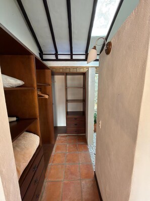 Deluxe Suite, Pool View | Interior