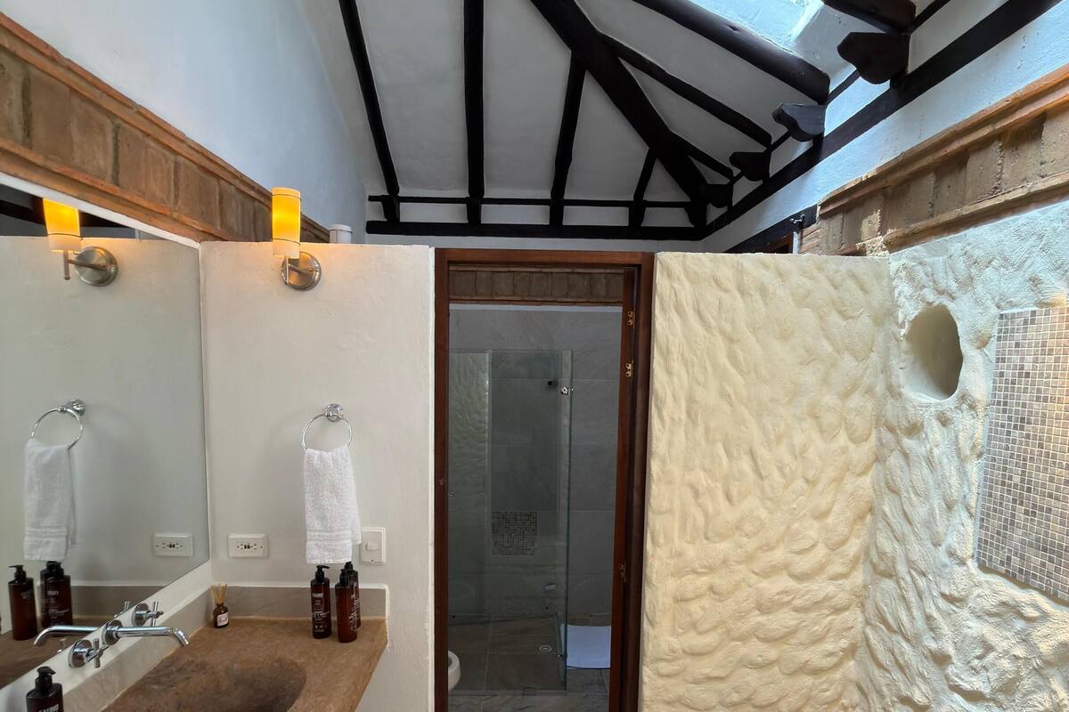 Suite, bassengutsikt