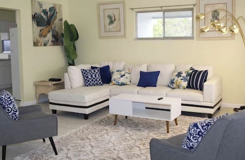 Peaceful Hideaway, Comfy Beds & Outdoor Space