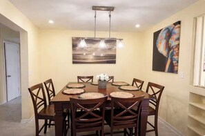 Unclassified image, 4 of 13, button - Peaceful Hideaway, Comfy Beds & Outdoor Space (Longwood)