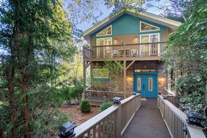 Property grounds - Upscale Mountain Retreat, Hot Tub & Game Room! (Helen)