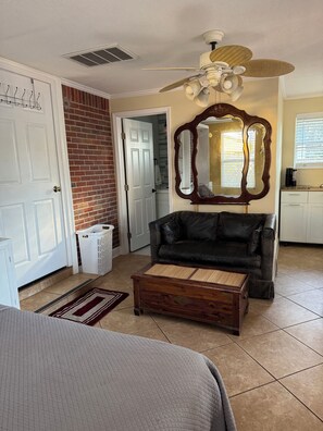 1 bedroom, WiFi, bed sheets