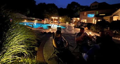 Luxury Suite on a 6 acre estate w/ Pool, Jacuzzi & Pond in Amazing Lehigh Valley