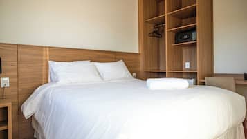 Quarto casal conforto | Cofres nos quartos, Wi-Fi de cortesia