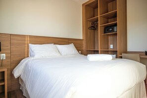 Quarto casal conforto, vista para a cidade | Cofres nos quartos, Wi-Fi de cortesia