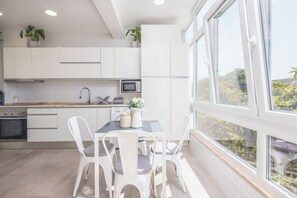Private kitchen - Modern 1-bedroom apartment in Lumiar - 70m² (Lisboa)