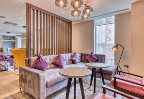 Living area - Premier Inn London Docklands (London)