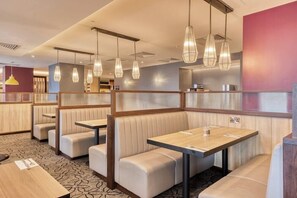 Dining - Premier Inn London Docklands (London)