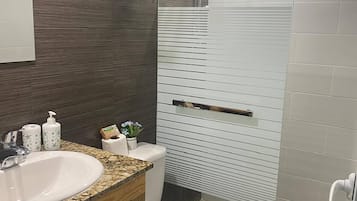Room, 1 Bedroom, Balcony | Bathroom