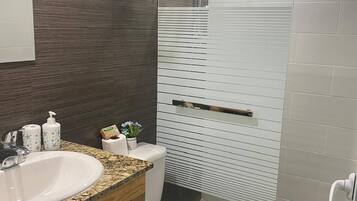 Room, 1 Bedroom, Balcony | Bathroom