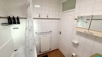 Hårføner, håndklær, såpe og sjampo