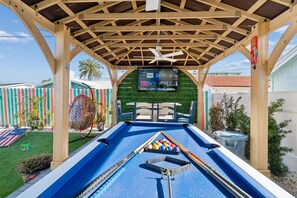 Property grounds - "St. Pete Traveling Paradise - 3 min to Beach Heated Pool, Hot Tub & Game Room". (St. Petersburg)