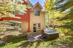 Terrace/patio - Trail Nest: Great Location - Private Hot Tub - New Listing! (Breckenridge)