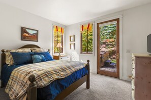 4 bedrooms, iron/ironing board, free WiFi, bed sheets - Trail Nest: Great Location - Private Hot Tub - New Listing! (Breckenridge)