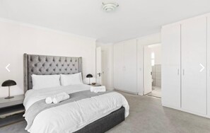 3 chambres, fer et planche à repasser, Wi-Fi, draps fournis