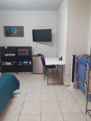 1 chambre, fer et planche à repasser, Wi-Fi, draps fournis