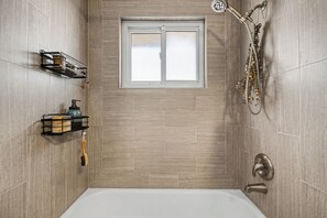Hair dryer, bidet, towels, soap - Southwest Denver House (Denver)