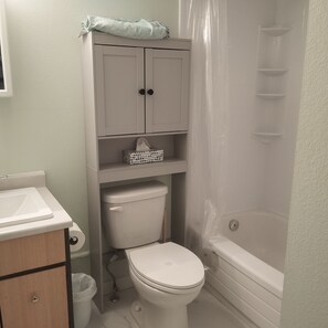 Towels, soap, toilet paper -  Apartment in Downtown Vancouver Beach District (Westend/Yaletown) (Vancouver)