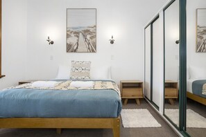 Iron/ironing board, WiFi, bed sheets - Villa Victoria- Beachside sanctuary (Dunedin)