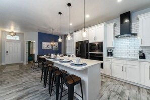 Private kitchen - Wildlife Themed Villa 4 Bd Pool Near Disney 4 Bedroom Home (Davenport)