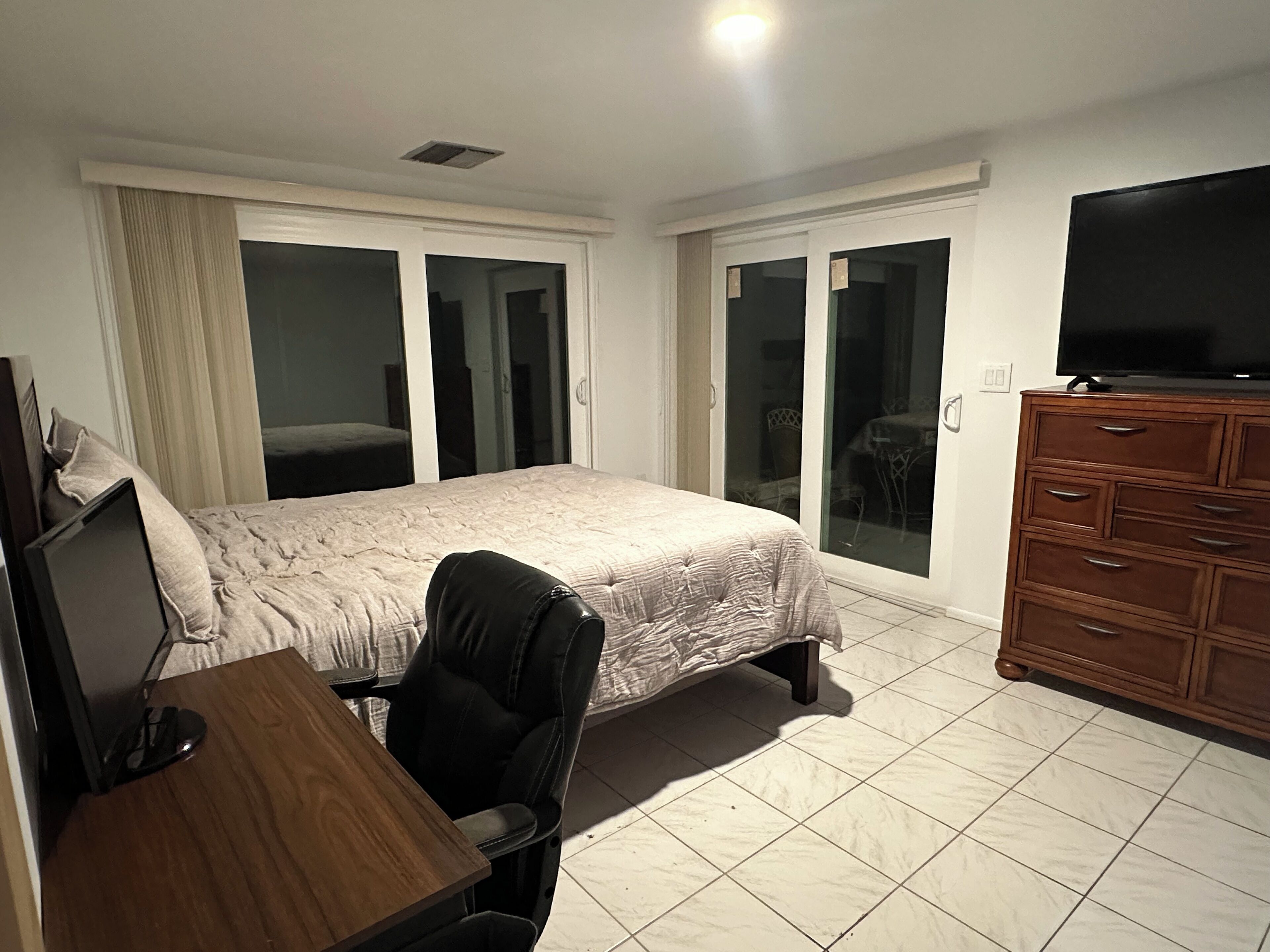 3 chambres, fer et planche à repasser, lit parapluie, Wi-Fi gratuit