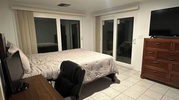 3 chambres, fer et planche à repasser, lit parapluie, Wi-Fi gratuit