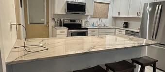 Solar-Powered, Pet & Family Friendly Home with Kayaks in Port Charlotte