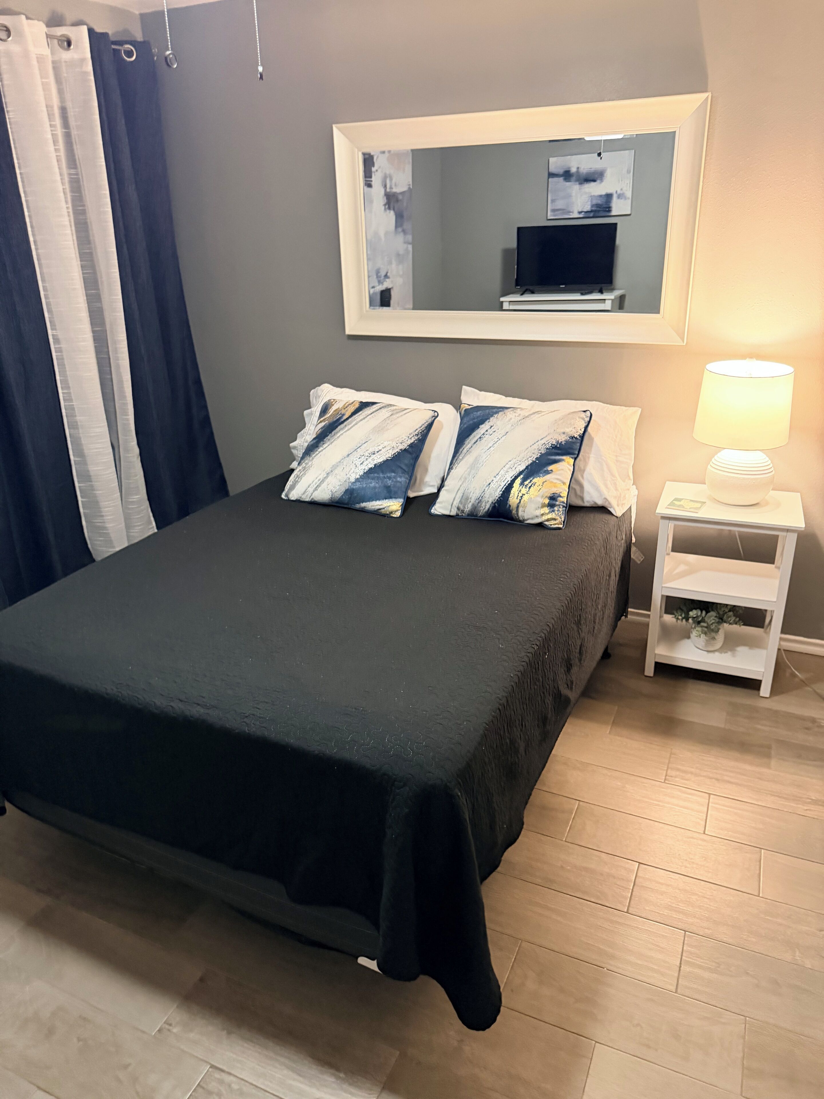 2 bedrooms, iron/ironing board, Internet, bed sheets