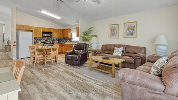 House, 4 Bedrooms | Living area - Villa Minutes From Disney 4bd 3bt Private Pool & Games 4 Bedroom Home (Davenport)