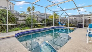 House, 4 Bedrooms | Pool | Outdoor pool - Villa Minutes From Disney 4bd 3bt Private Pool & Games 4 Bedroom Home (Davenport)