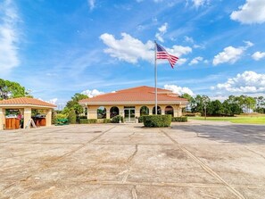 Unclassified image, 3 of 49, button - 3bd Villa With Private Pool & Golf Walmart 2 Min 3 Bedroom Home (Haines City)