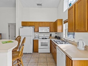 Unclassified image, 4 of 49, button - 3bd Villa With Private Pool & Golf Walmart 2 Min 3 Bedroom Home (Haines City)